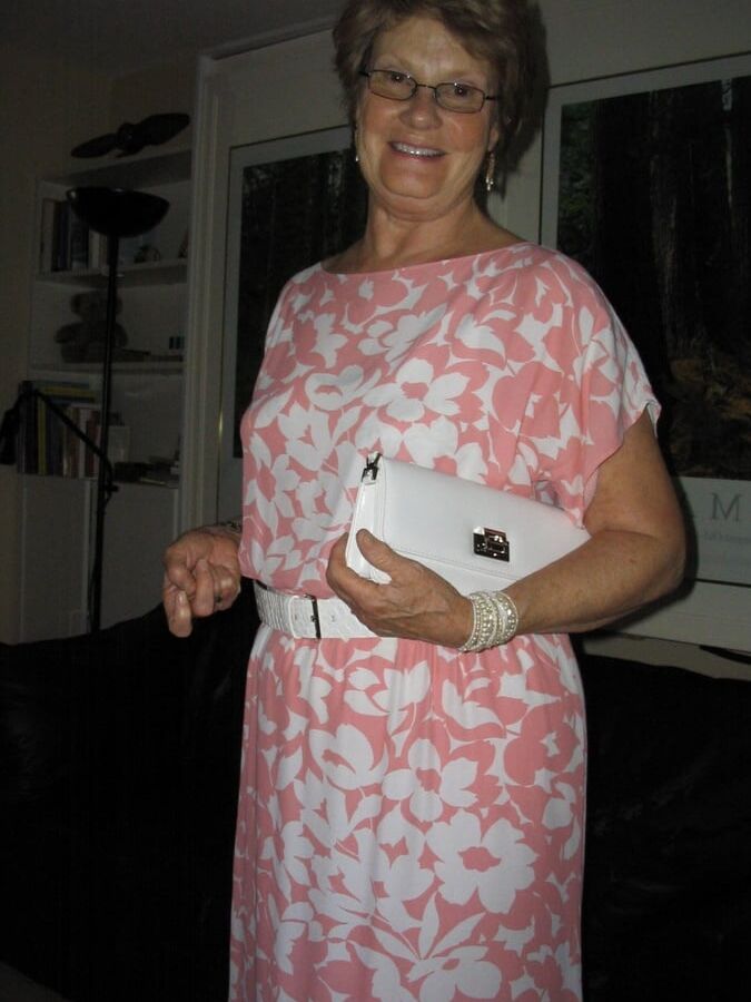 Hot milf wanna exposing her photos