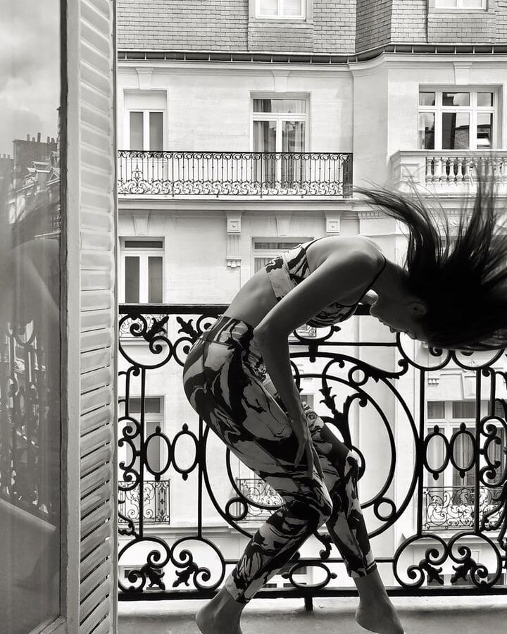 miss france pieds nues