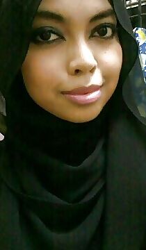Awek Tudung Bontot Lebar