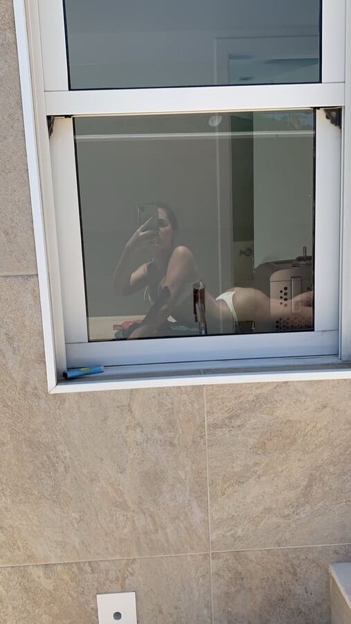 On Instagram- anaelisalapa