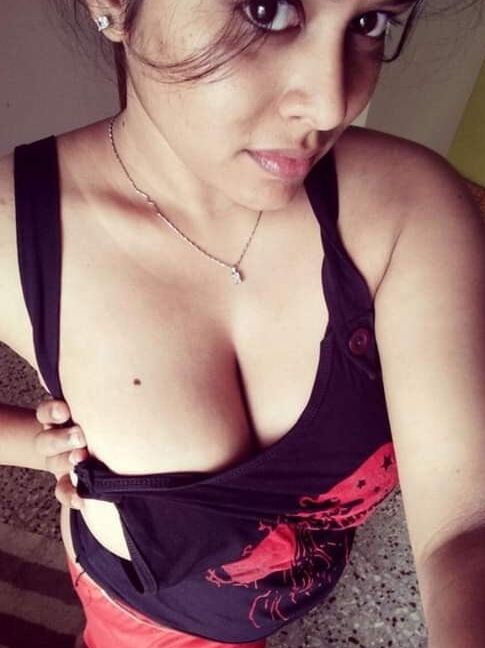 Sri Lankan big boobs doctor