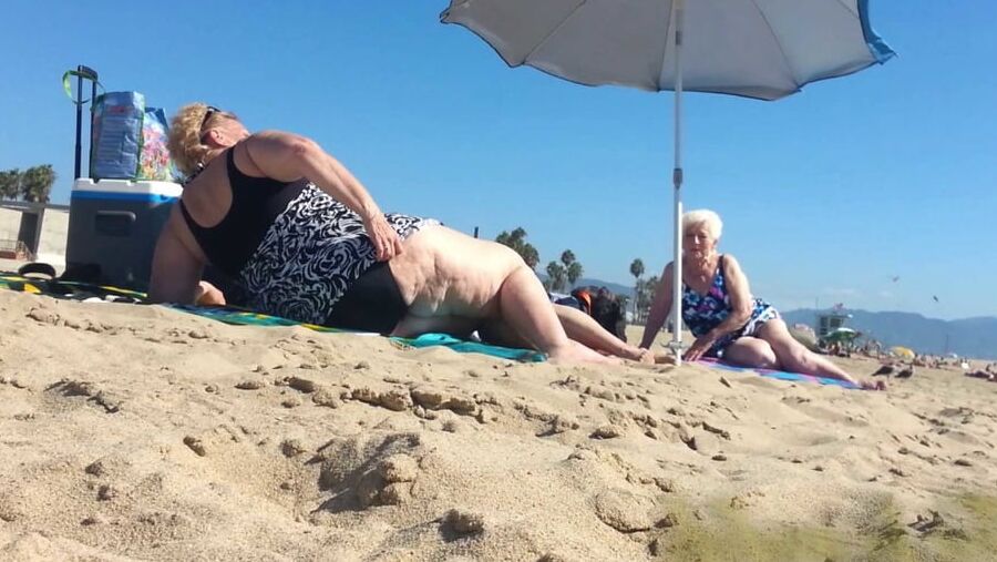Ultimate BBW GRANNY with huge ass and thighs!! Part.