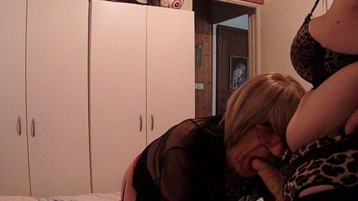 mistress juliette and her dildo belt
