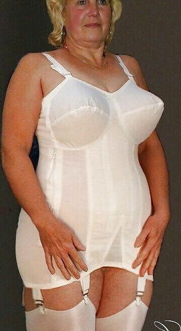 Aunt allows me to see the tits