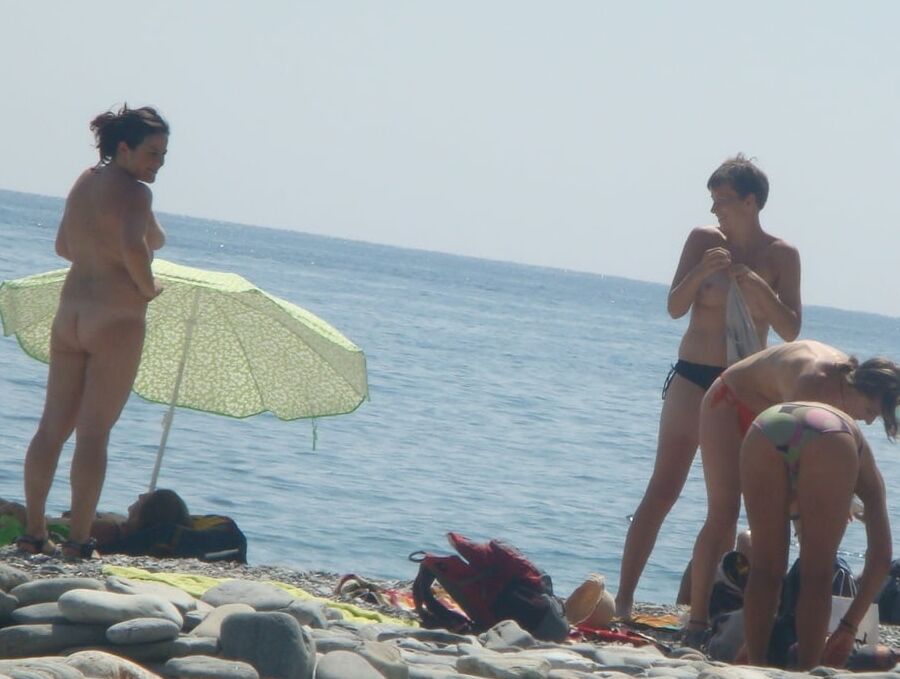 Chubby Slut Gets Naked Among Friends on Public OON CFNF