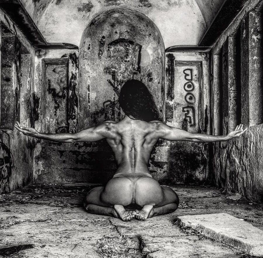 Muscled Black Slavegirl