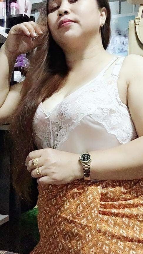 Janda, tetek besar, rumah Thai