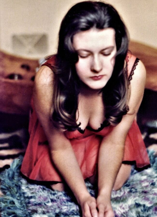 Vintage Amateur MILF Wife Model