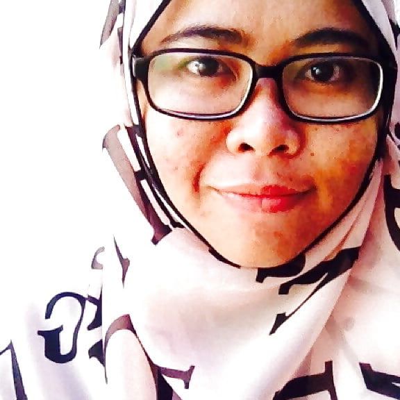 Awek Tudung Bontot Lebar