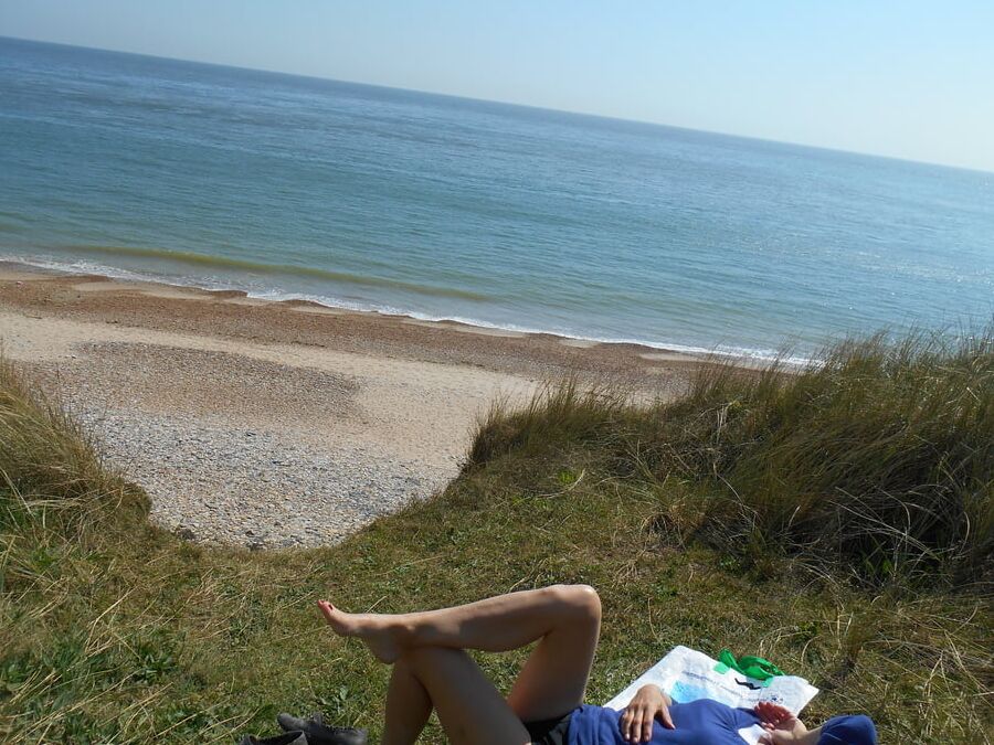 I love girls by the sea