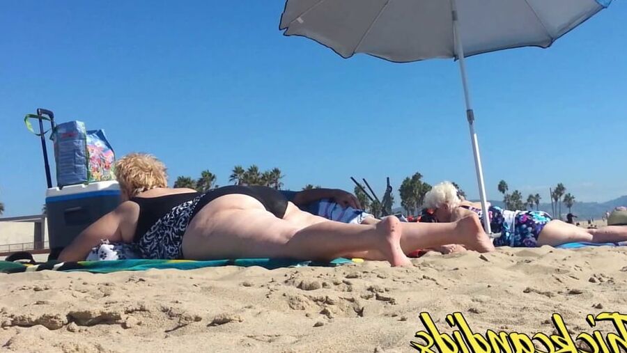 Ultimate BBW GRANNY with huge ass and thighs!! Part.