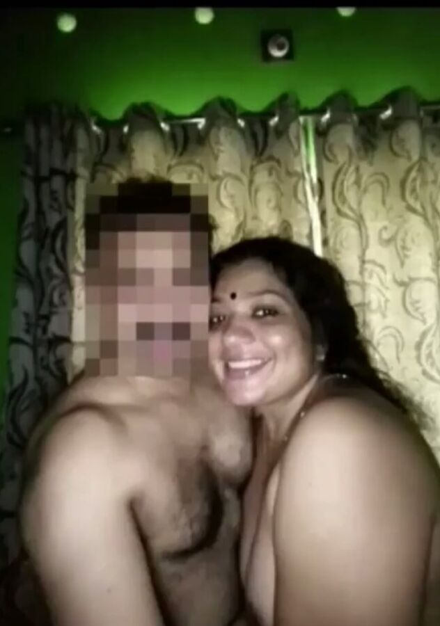 Kozhikode mallu latha auntiyude kallavedi