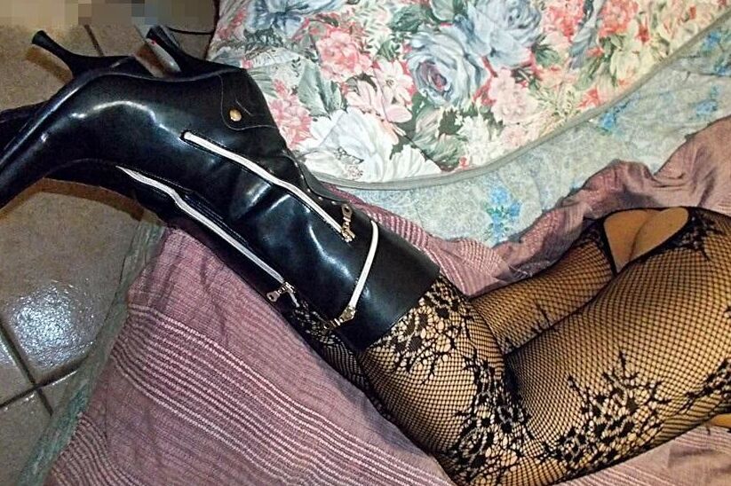 hairy hot italian wife in lingerie