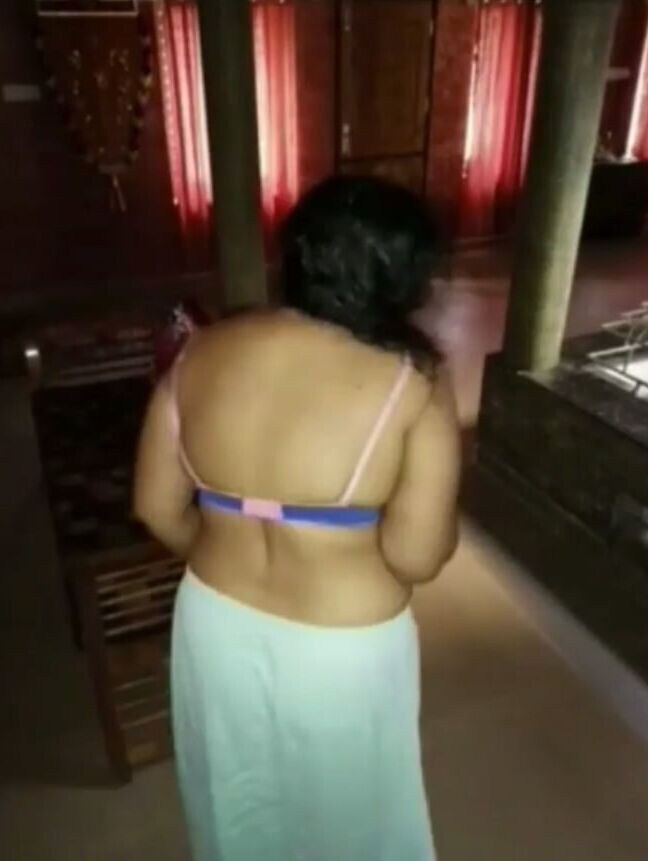 Kozhikode mallu latha auntiyude kallavedi