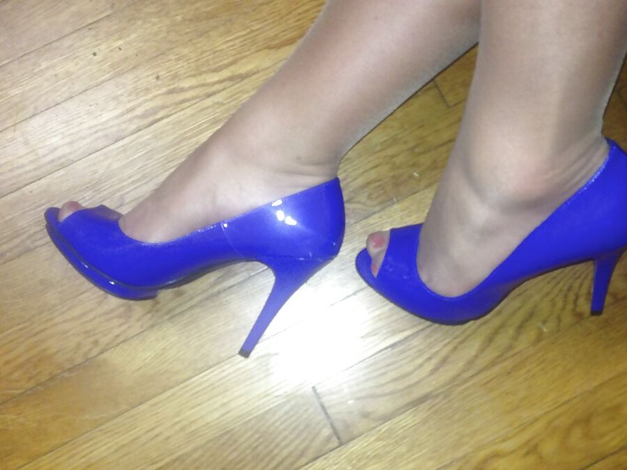 Cum on my shoes and toes boys!