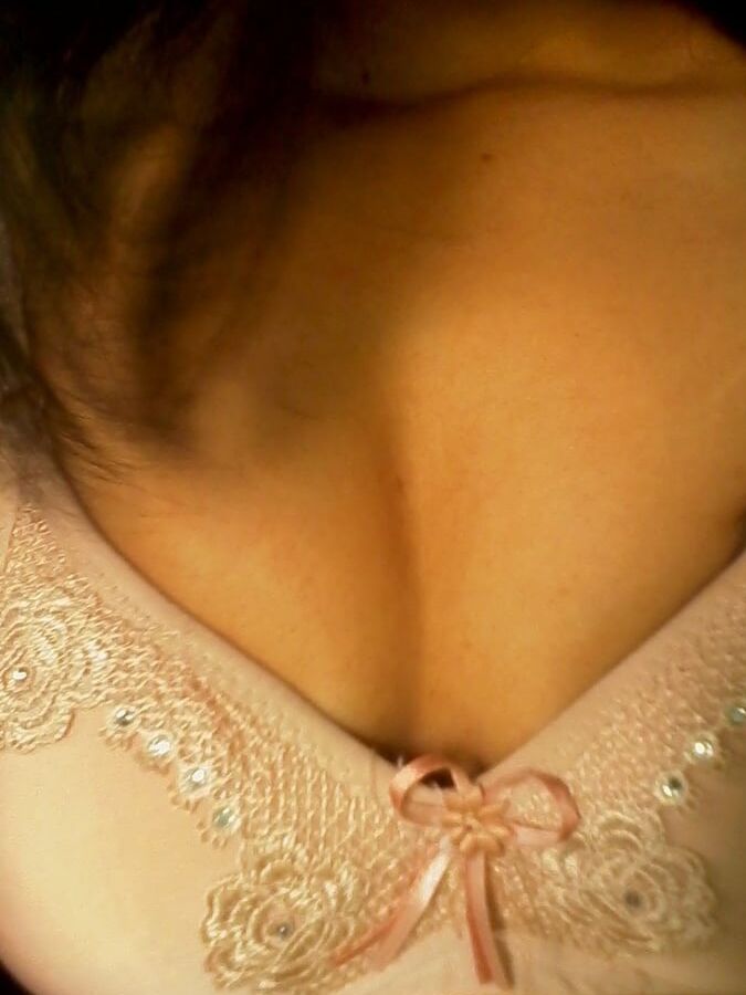 Desi Paki Girl Eman Selfies Leaked by BF