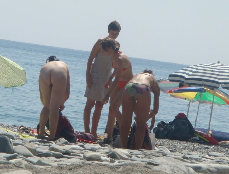Chubby Slut Gets Naked Among Friends on Public OON CFNF