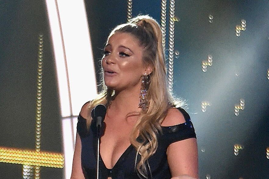 Lauren Alaina &amp; her big fat ass!