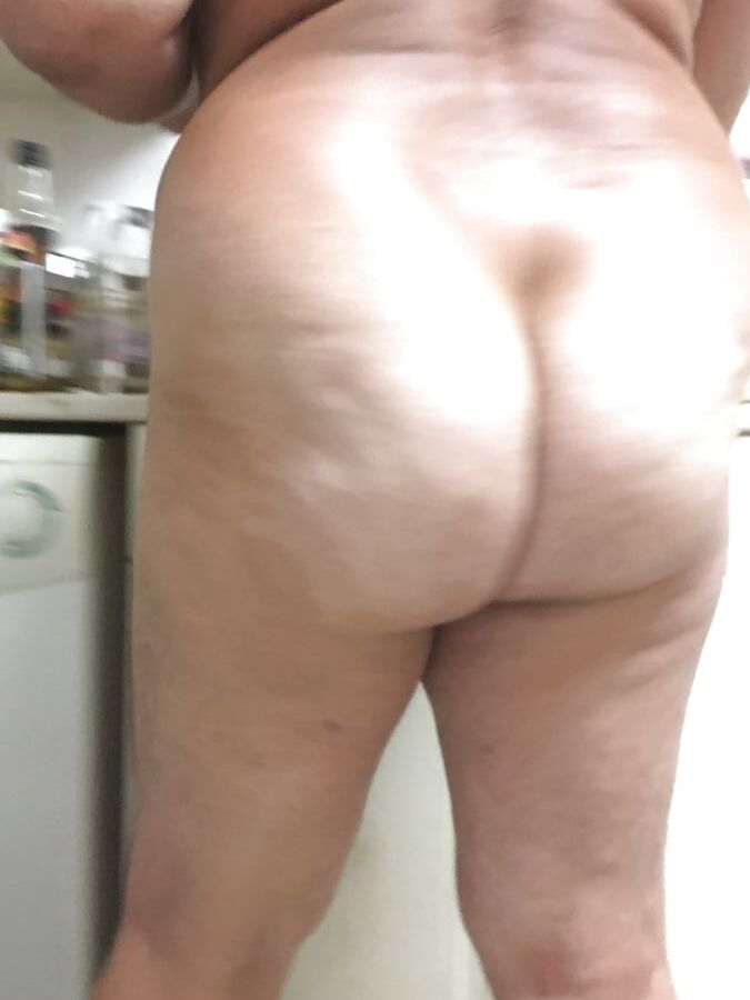 Mature dick sucker