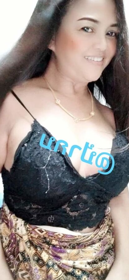 Janda, tetek besar, rumah Thai