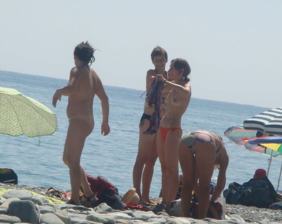 Chubby Slut Gets Naked Among Friends on Public OON CFNF