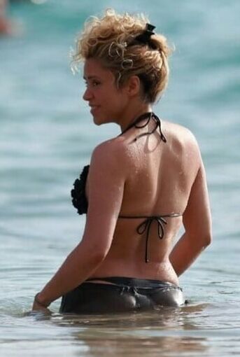 Shakira&;s Ass in a Thong..