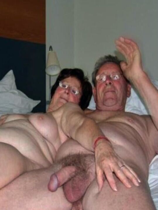 NAKED COUPLES