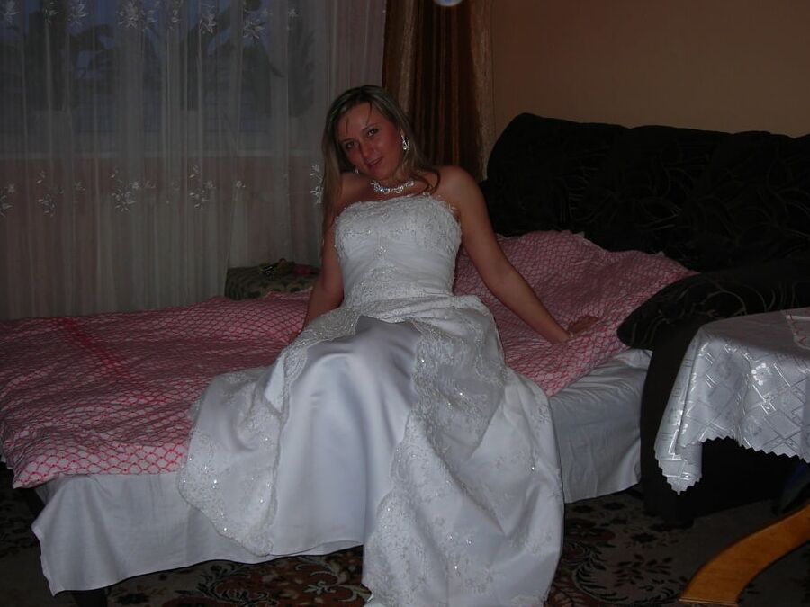BLOND WIFE BRIDE
