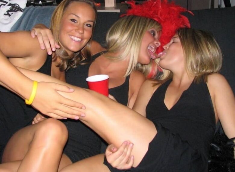 Girl on girl (Lesbians)