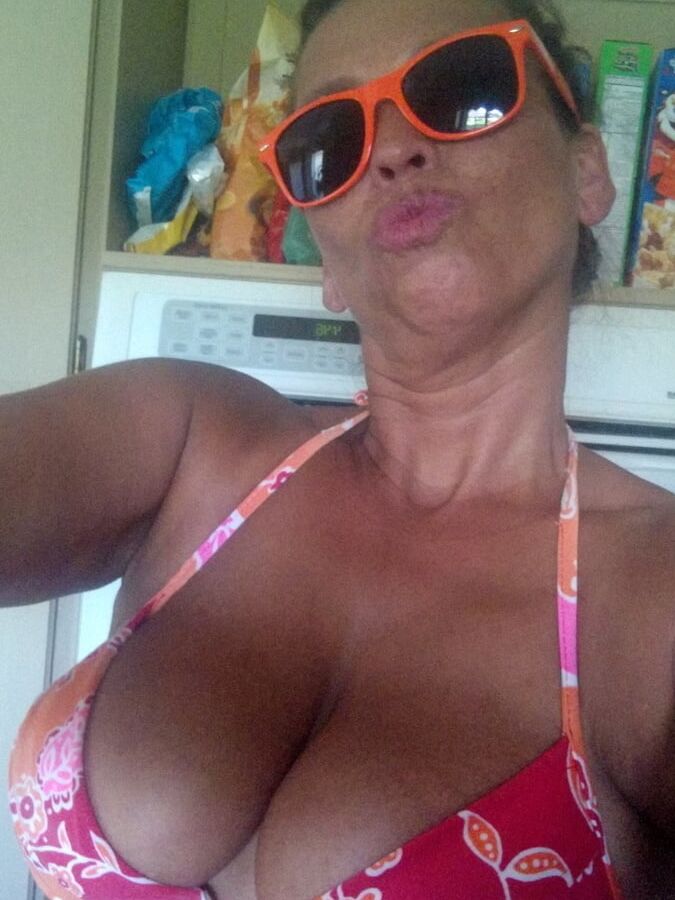 Backyard wife exposed