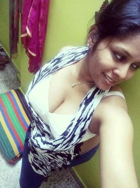 Sri Lankan big boobs doctor