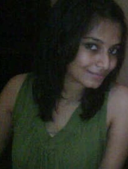 Desi Paki Girl Eman Selfies Leaked by BF