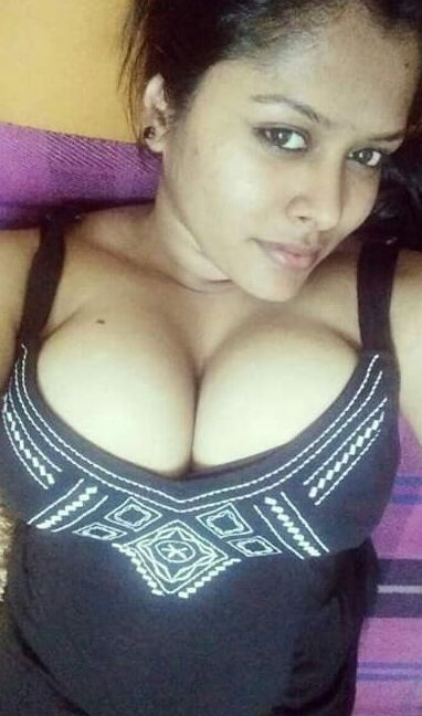 Sri Lankan big boobs doctor
