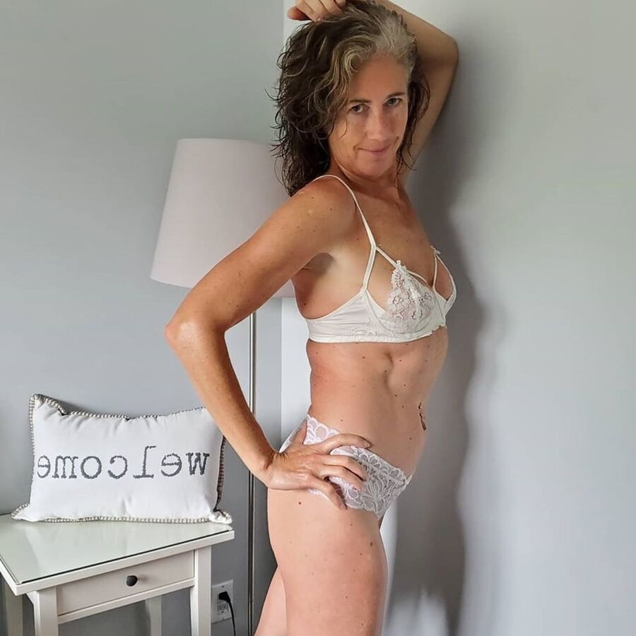 SEXY FIT MATURE