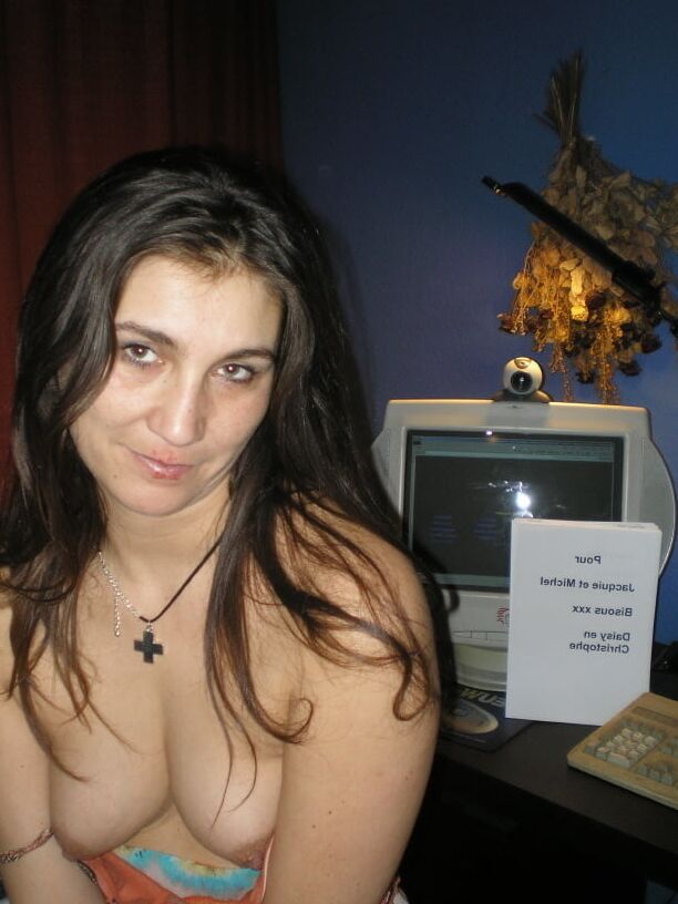 AMATEUR BRUNETTE SLUT