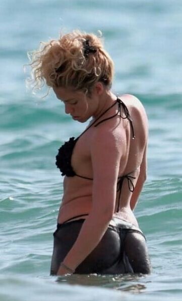 Shakira&;s Ass in a Thong..