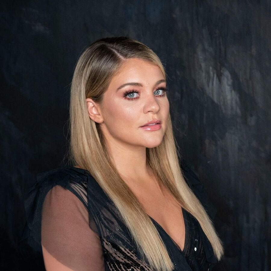 Lauren Alaina &amp; her big fat ass!