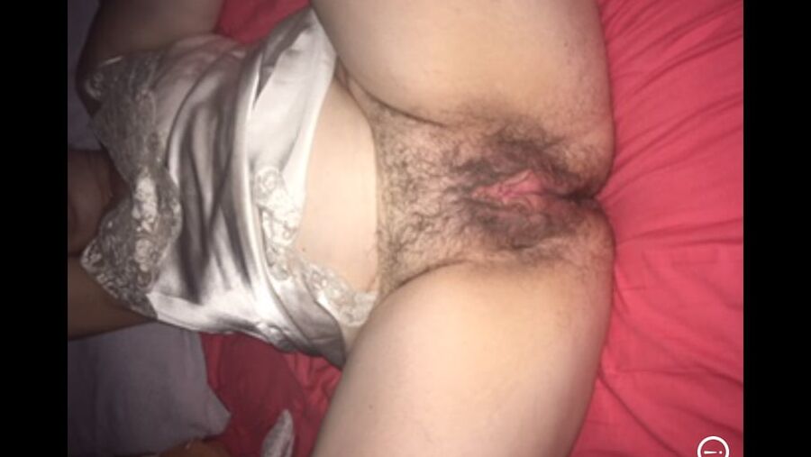 ma femme les cuisses ouverte prete a se faire baiser