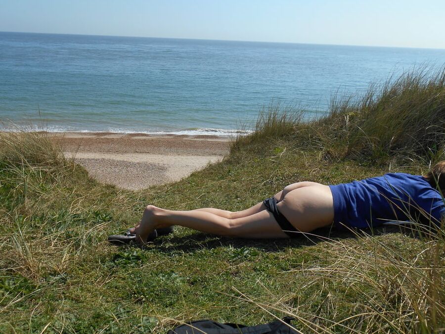 I love girls by the sea