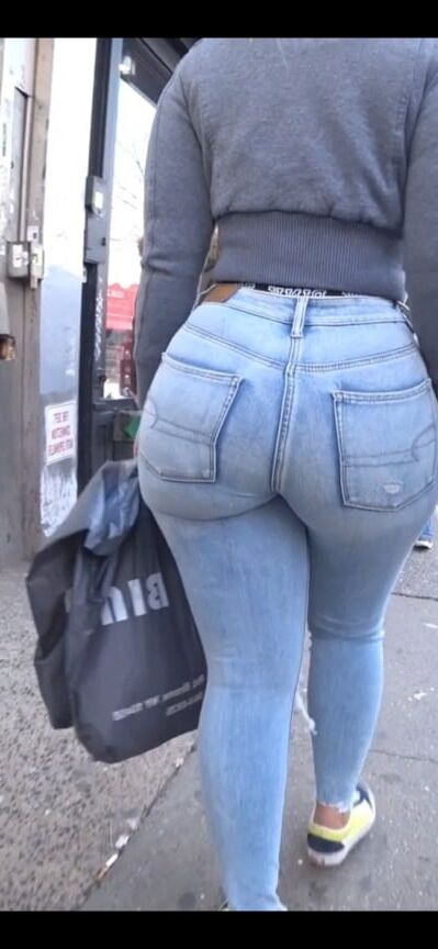 Small waist Dominican booty