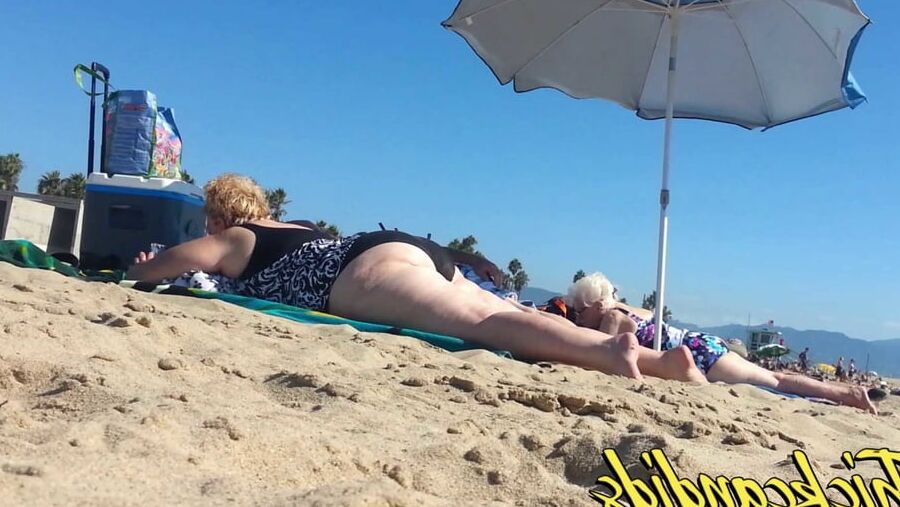 Ultimate BBW GRANNY with huge ass and thighs!! Part.