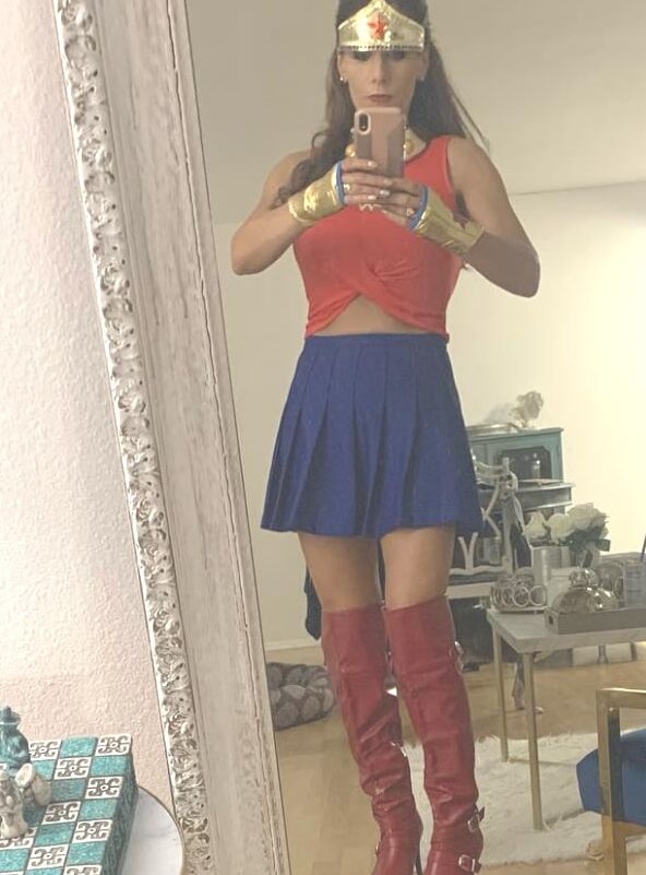 Female Celebrity Boots &amp; Leather - Erin Logan