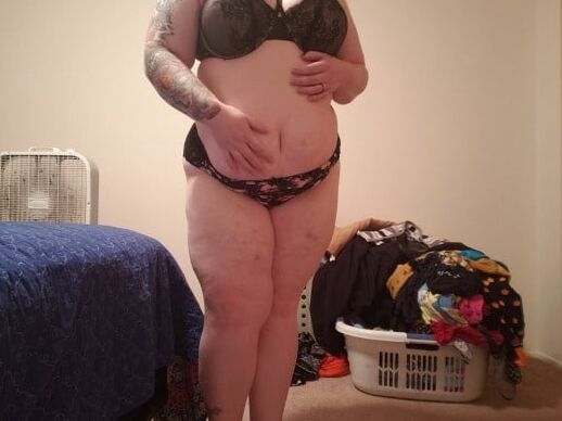 BBW mommy showing off