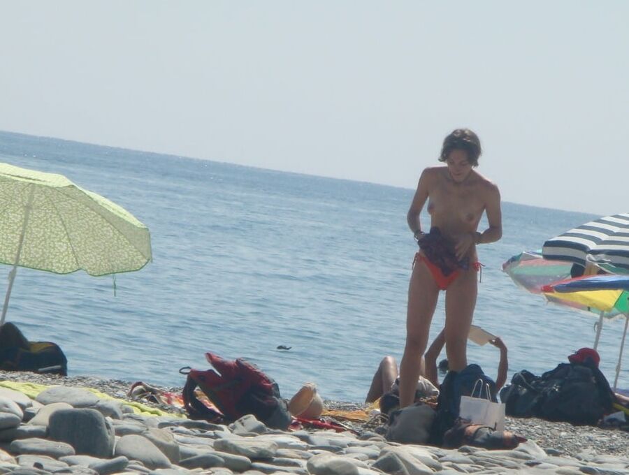 Chubby Slut Gets Naked Among Friends on Public OON CFNF
