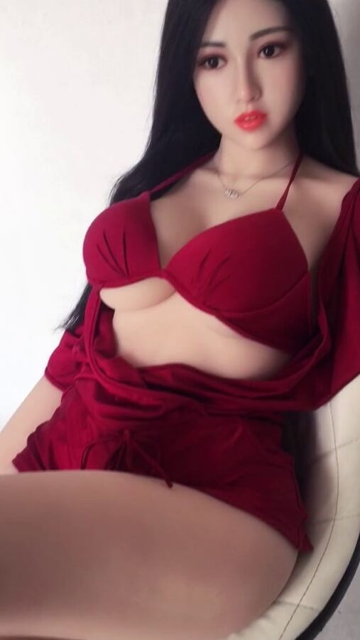 Sexy Asian MILF Doll