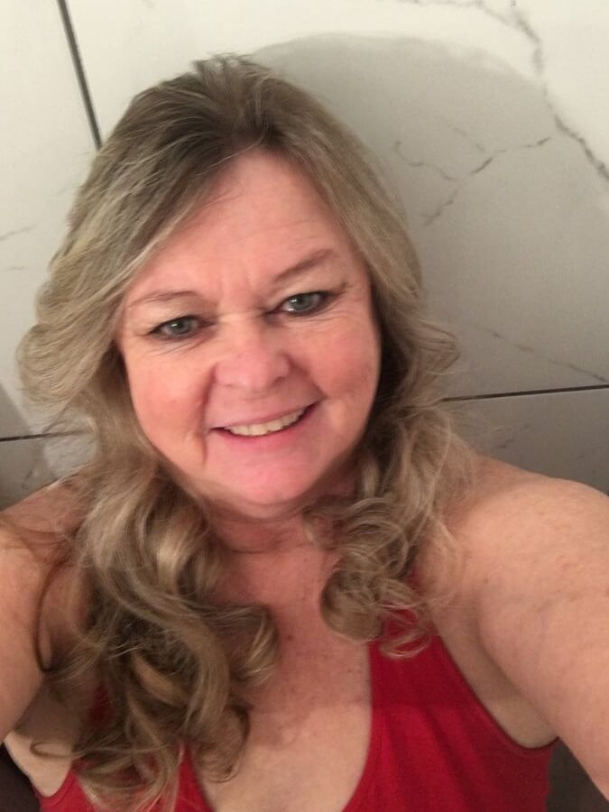 Mature dick sucker