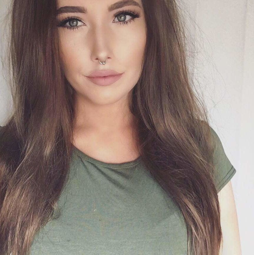 selfie woman lingerie ass sexy dressed