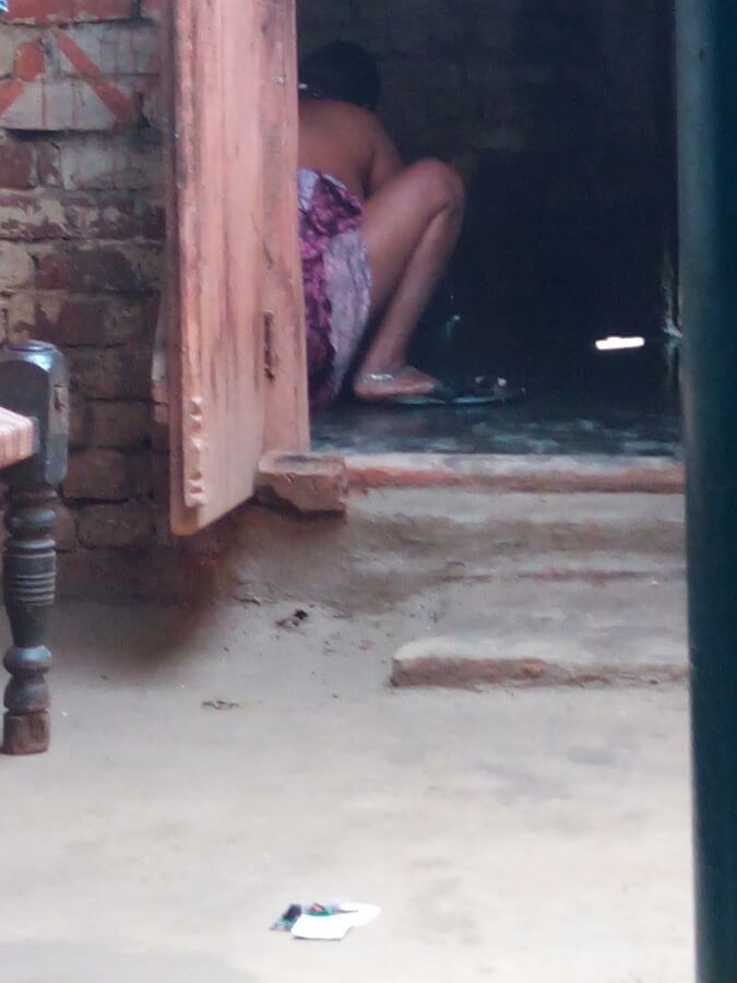 Indian desi villger wife bathing hot nude pic