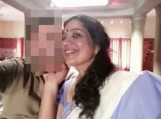 Kozhikode mallu latha auntiyude kallavedi