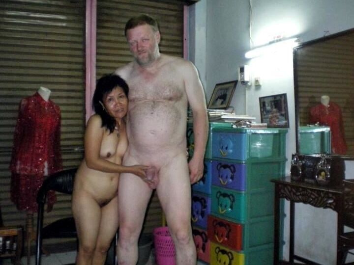 NAKED COUPLES